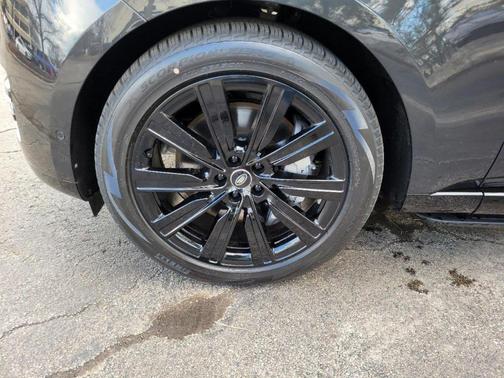 2025 Land Rover Range Rover P550e SE