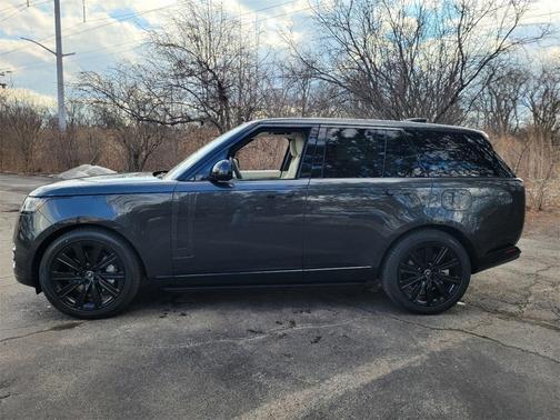 2025 Land Rover Range Rover P550e SE