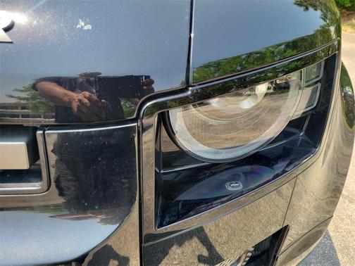 2025 Land Rover Defender P500 X-Dynamic SE