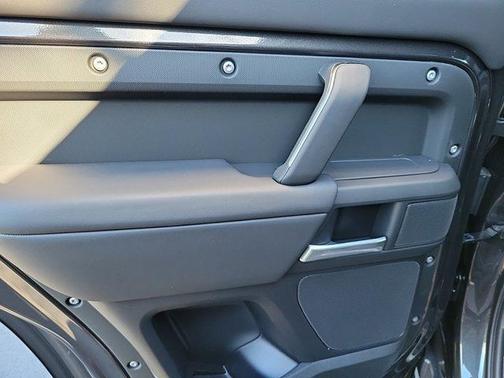 2025 Land Rover Defender P500 X-Dynamic SE