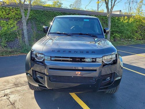 2025 Land Rover Defender P500 X-Dynamic SE