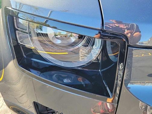 2025 Land Rover Defender P500 X-Dynamic SE