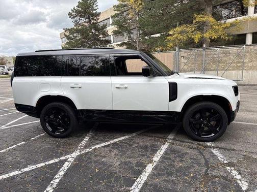 2025 Land Rover Defender P400 X-Dynamic SE