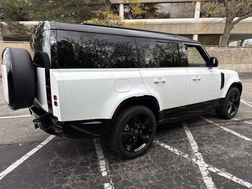 2025 Land Rover Defender P400 X-Dynamic SE