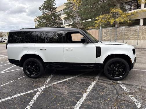 2025 Land Rover Defender P400 X-Dynamic SE