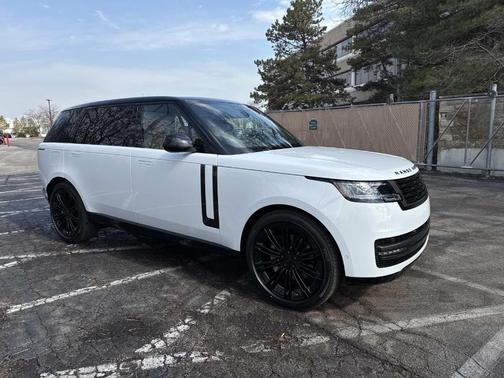 Fuji White 2026 Land Rover Range Rover P400 SE 7 Seat