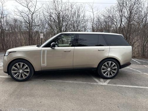 Batumi Gold 2023 Land Rover Range Rover Autobiography