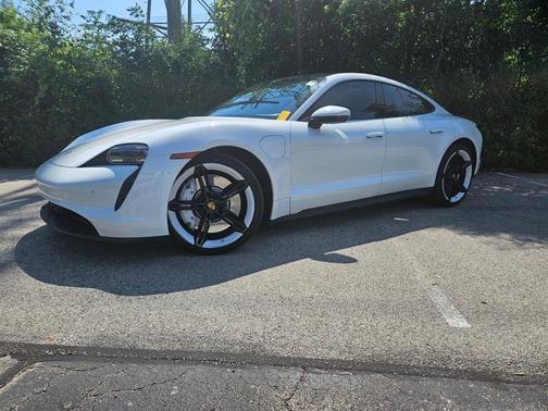 2022 Porsche Taycan Base