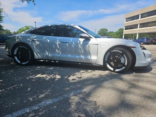 2022 Porsche Taycan Base