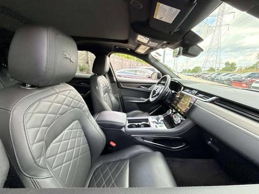Fuji White 2023 Jaguar F-PACE S