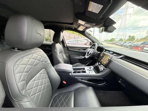 Fuji White 2023 Jaguar F-PACE S