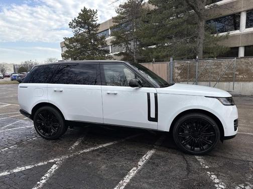 Fuji White 2026 Land Rover Range Rover P400 SE 7 Seat