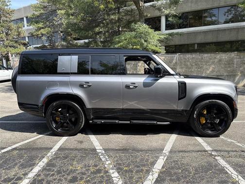 2023 Land Rover Defender X-Dynamic SE