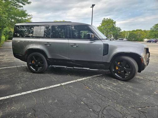 2023 Land Rover Defender X-Dynamic SE