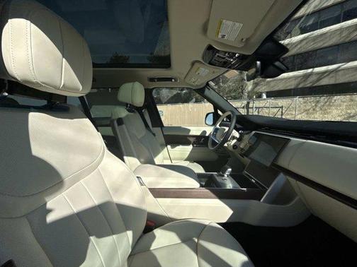 2026 Land Rover Range Rover P530 SE