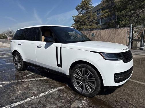 Fuji White 2026 Land Rover Range Rover P400 SE 7 Seat