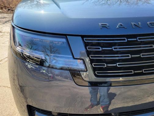 2025 Land Rover Range Rover P530 SE