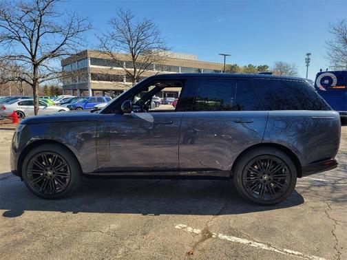 2025 Land Rover Range Rover P530 SE
