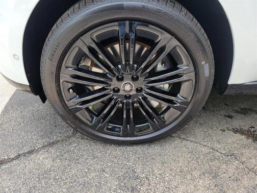 2025 Land Rover Range Rover P530 SE 7 Seat