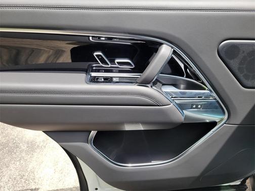2025 Land Rover Range Rover P530 SE 7 Seat