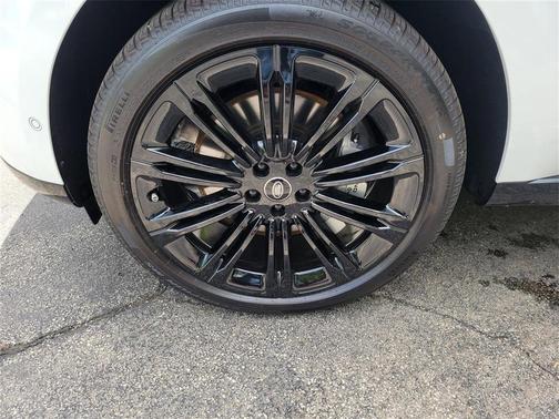 2025 Land Rover Range Rover P530 SE 7 Seat