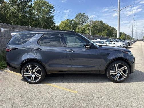 Varesine Blue 2026 Land Rover Discovery Dynamic SE