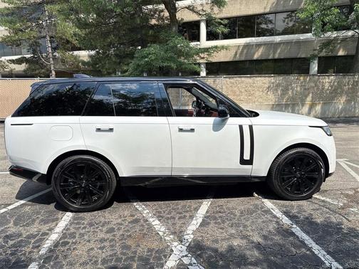2025 Land Rover Range Rover P550e SE