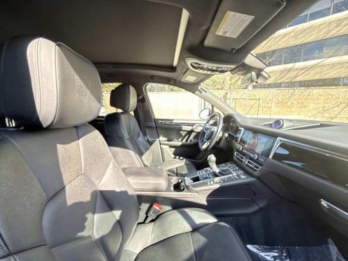 2021 Porsche Macan Base