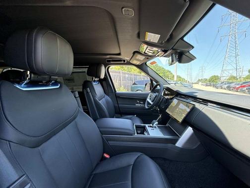 Santorini Black 2026 Land Rover Range Rover P530 SE 7 Seat
