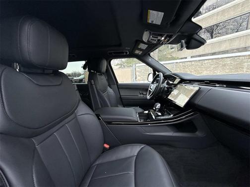 2025 Land Rover Range Rover Sport P360 SE