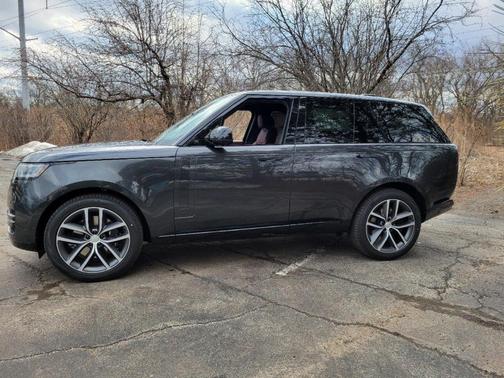 2025 Land Rover Range Rover P530 SE