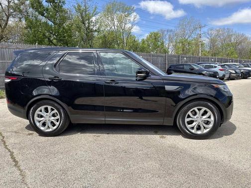 Narvik Black 2017 Land Rover Discovery SE
