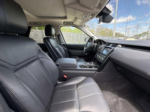 Narvik Black 2017 Land Rover Discovery SE