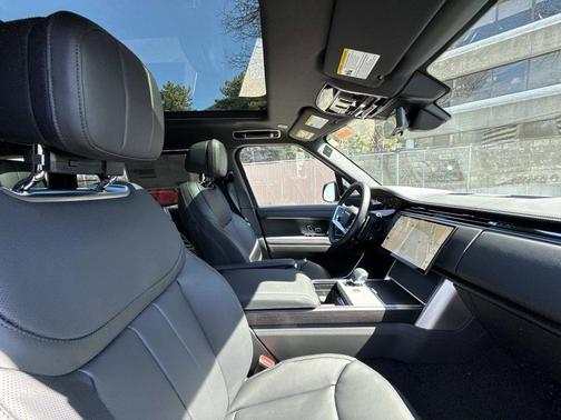 Santorini Black 2026 Land Rover Range Rover P530 SE 7 Seat