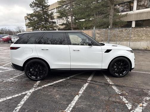 2025 Land Rover Range Rover Sport P360 SE
