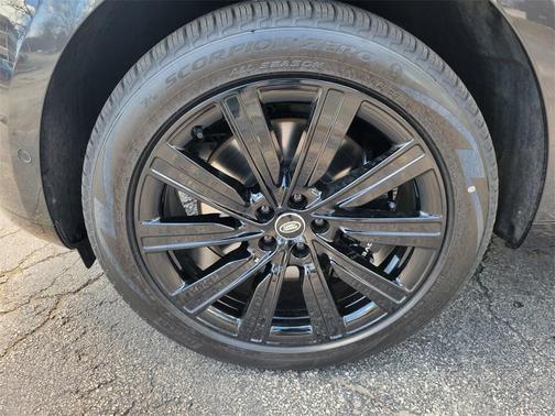 2025 Land Rover Range Rover P530 SE 7 Seat
