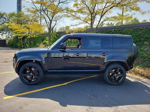 2025 Land Rover Defender P500 X-Dynamic SE