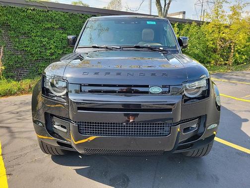 2025 Land Rover Defender P500 X-Dynamic SE