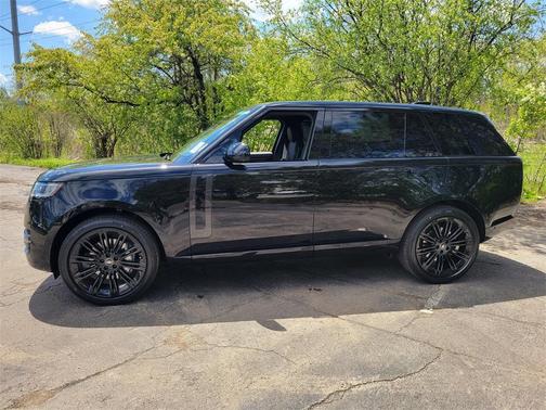 2025 Land Rover Range Rover P400 SE 7 Seat
