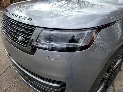 2025 Land Rover Range Rover P530 SE