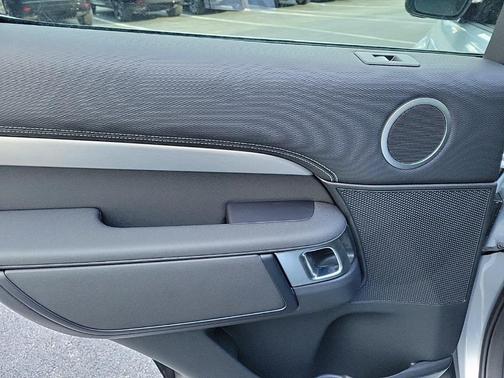 2024 Land Rover Discovery P360 Dynamic SE