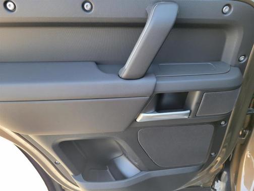 2025 Land Rover Defender P400 X-Dynamic SE