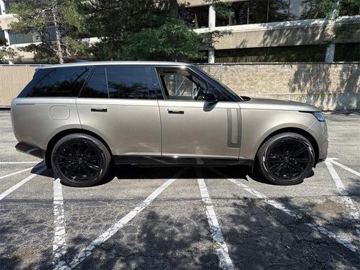 2025 Land Rover Range Rover P550e SE