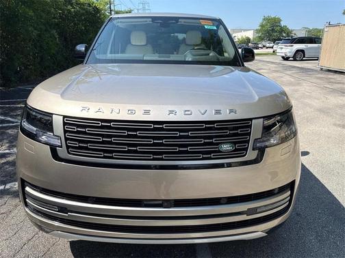 2025 Land Rover Range Rover P550e SE