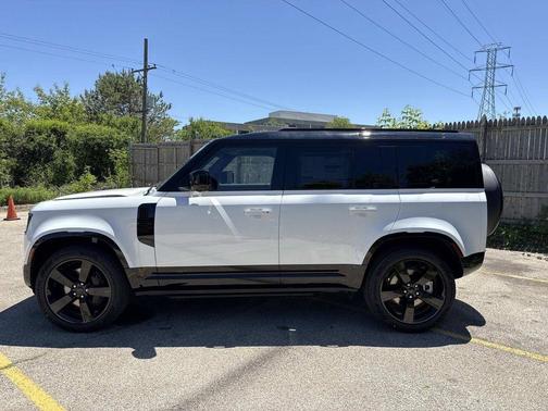 Fuji White 2026 Land Rover Defender P400 X-Dynamic SE