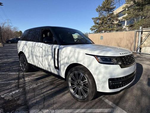 Fuji White 2026 Land Rover Range Rover P400 SE