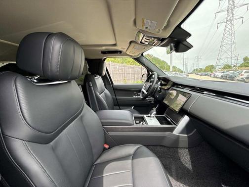 Santorini Black 2026 Land Rover Range Rover P530 SE 7 Seat