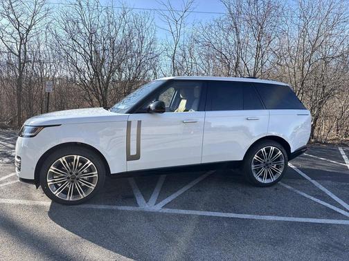 Fuji White 2026 Land Rover Range Rover P400 SE