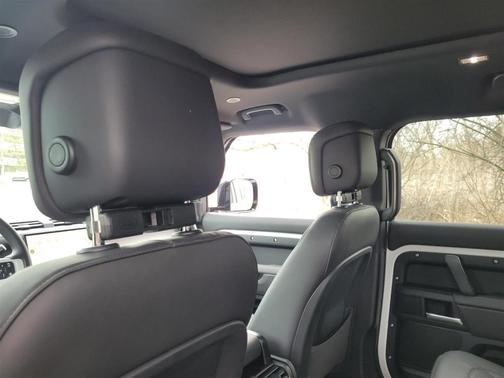 2025 Land Rover Defender P400 X-Dynamic SE