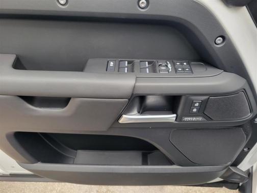 2025 Land Rover Defender P400 X-Dynamic SE